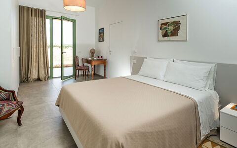 Villa Clemente: Meubilair, Muur, Hout, Flooring, Interieur Ontwerp, Verdieping, Bed, Slaapkamer, Tafel, Huis