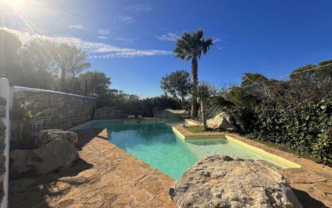 Sa Galera Villa: Blauw, Zwembad,  Felsen\, Toevlucht, Waterpartij, Eco Hotel, Landscaping, Tropen