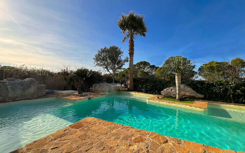 Sa Galera Villa: Blauw, Zwembad, Waterpartij, Toevlucht, Eco Hotel, Tropen, Backyard