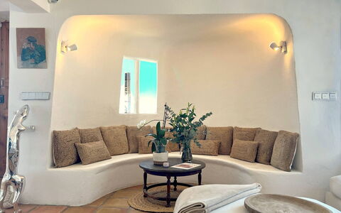 Sa Galera Villa: Muur, Meubilair, Interieur Ontwerp, Plafond, Bankstel, Huis, Kamer, Woonkamer, Kussen Gooien
