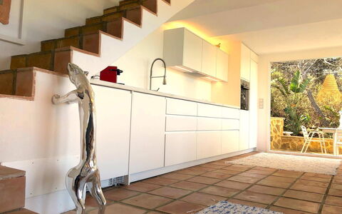 Sa Galera Villa: Flooring, Interieur Ontwerp, Verdieping, Muur, Hout, Meubilair, Countertop, Huis, Houten Vloer, Keuken