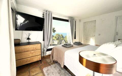 Sa Galera Villa: Meubilair, Slaapkamer, Bed, Appartement, Huis, Bedding, Laken, Interieur Ontwerp, Hoofdkussen, Linens