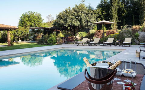 Villa Monte Serra: Zwembad, Buitenmeubels, Toevlucht, Paraplu, Meubilair, Ligstoel, Eco Hotel, Schaduw, Vrije Tijd