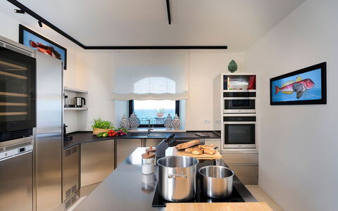 Villa Pozzillo: Meubilair, Keuken, Interieur Ontwerp, Toestel Van De Keuken, Countertop, Plafond, Lichte Inrichting, Flooring, Major Appliance, Verlichting