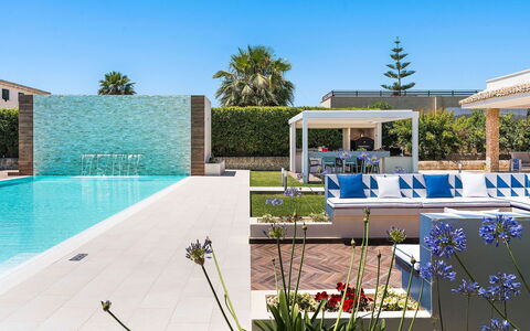 Villa Agorà: Zwembad, Toevlucht, Samengesteld Materiaal, Eco Hotel, Vrije Tijd, Schaduw, Hotel, Landscaping, Buitenmeubels, Villa