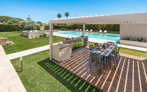 Villa Agorà: Schaduw, Tuin, Buitenmeubels, Vrije Tijd, Landscaping, Toevlucht, Outdoor Structuur, Backyard, Eco Hotel, Kunstgras