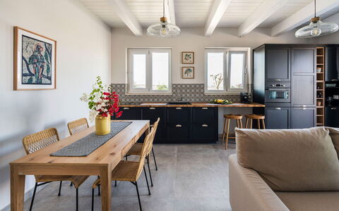 Villa Camporeale: Meubilair, Interieur Ontwerp, Flooring, Tafel, Hout, Stoel, Keuken En Eettafel, Plafond, Verdieping, Eetkamer