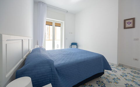 Maison Maiori: Interieur Ontwerp, Flooring, Verdieping, Hout, Meubilair, Kamer, Slaapkamer, Plafond, Laken, Bed