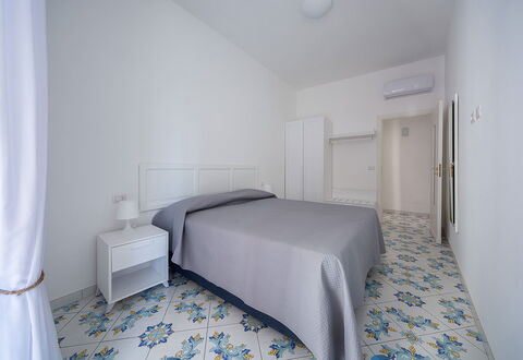 Maison Maiori: Flooring, Verdieping, Interieur Ontwerp, Kamer, Plafond, Appartement, Slaapkamer, Tegel, Houten Vloer