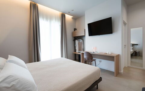 Villa Cornino: Interieur Ontwerp, Appartement, Bed, Slaapkamer, Raambekleding, Hotel, Balkon, Bedding, Venster Behandeling, Bed Frame