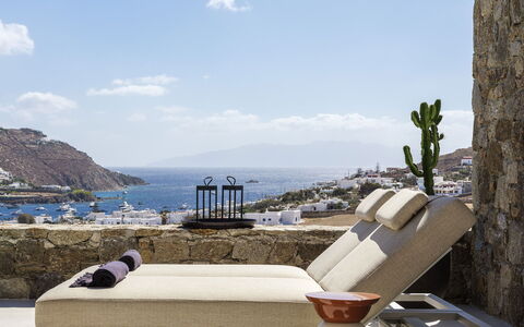 Villa Medea: Meubilair, Buitenmeubels, Stoel, Flooring, Interieur Ontwerp, Verdieping, Comfort, Ligstoel, Woonkamer, Bankstel