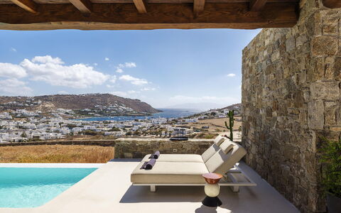 Villa Medea: Flooring, Meubilair, Verdieping, Stoel, Toevlucht, Bankstel, Woonkamer, Schaduw, Natuurlijk Materiaal