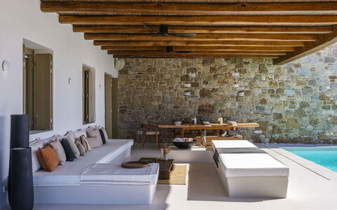 Villa Medea: Hout, Meubilair, Flooring, Interieur Ontwerp, Verdieping, Toevlucht, Woonkamer, Stoel, Plafond