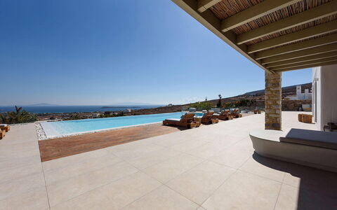 Villa Melina: Flooring, Verdieping, Samengesteld Materiaal, Schaduw, Tegel, Zwembad, Flagstone, Beton, Ontwerp, Kolom