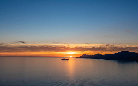 Villa Madonna di Costantinopoli: Water, Horizon, Watervoorraden, Afterglow, Zwemwater, Zonsondergang, Schemer, Oranje, Zonsopkomst