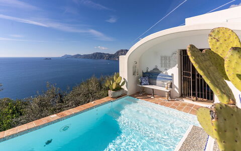 Villa Madonna di Costantinopoli: Blauw, Water, Zwemwater, Kust, Kust En Oceanic Landvormen, Zee, Toevlucht, Zwembad, Oceaan
