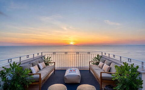 Casa Oscar: Water, Zwemwater, Horizon, Meubilair, Zee, Tafel, Oceaan, Stoel, Kust En Oceanic Landvormen, Buitenmeubels