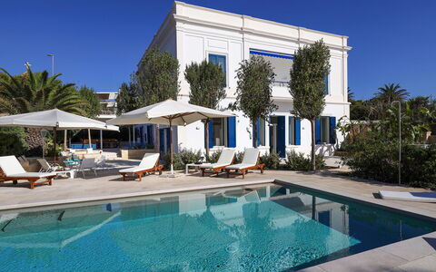 Casa Leuca: Blauw, Zwembad, Toevlucht, Landgoed, Villa, Schaduw, Paraplu, Hotel, Herenhuis