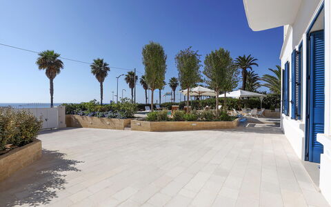 Casa Leuca: Schaduw, Buitenmeubels, Toevlucht, Zee, Stoel, Hotel, Eco Hotel, Paraplu, Badplaats