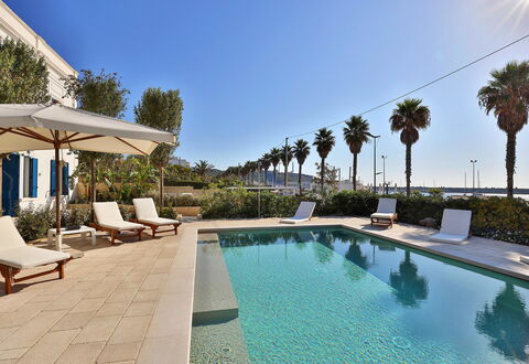 Casa Leuca: Blauw, Zwembad, Toevlucht, Ligstoel, Buitenmeubels, Eco Hotel, Schaduw, Paraplu, Hotel, Villa