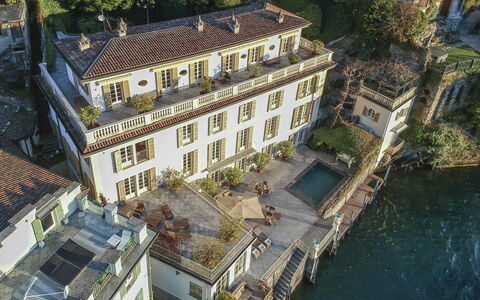 Villa Silva: Gebouw, Huis, Architectuur, Huis, Landgoed, Herenhuis, Villa, Balkon, Badplaats, Hotel