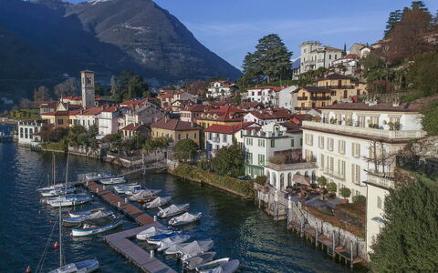 Villa Silva: Water, Zwemwater, Boot, Bergachtig Landvormen, Watercraft, Waterweg, Berg, Stad, Kanaal, Heuvel