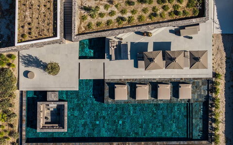 Villa Kallisti: Natuurlijk Materiaal, Zwembad, Binnenplaats