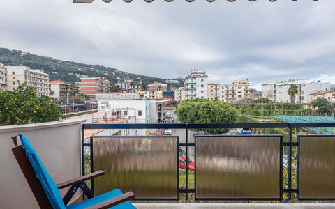 Casa Lucio: Appartement, Balkon, Condominium, Schaduw, Hotel, Hek, Leuning, Kamerplant