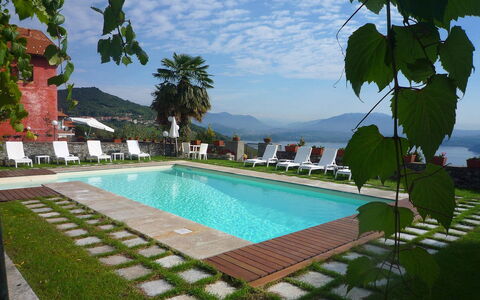 Mariuccia 1: Zwembad, Toevlucht, Buitenmeubels, Eco Hotel, Paraplu, Vrije Tijd, Bergketen, Hacienda, Badplaats, Schaduw