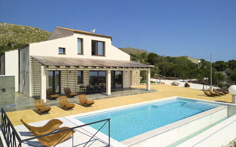 Villa Priscilla: Zwembad, Toevlucht, Woongebied, Huis, Landgoed, Dak, Samengesteld Materiaal, Buitenmeubels, Deur, Boerderij