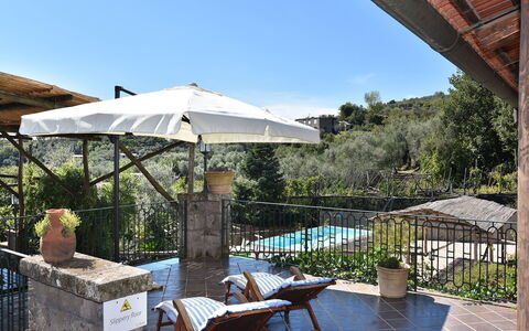 Villa Birbante: Meubilair, Buitenmeubels, Zwembad, Stoel, Paraplu, Toevlucht, Schaduw, Flagstone, Bloempot, Eco Hotel