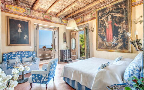 Villa San Giacomo: Meubilair, Huis, Slaapkamer, Linens, Stoel, Bed, Villa, Hotel, Toevlucht, Kamerplant