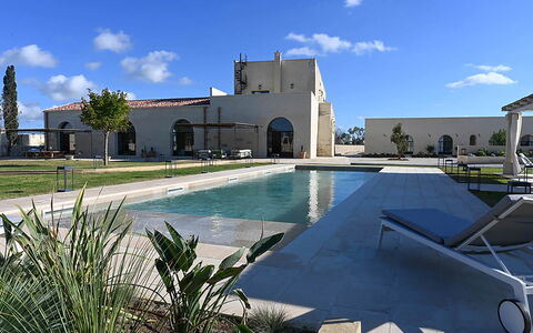 Masseria Loyola: Landgoed, Landscaping, Hacienda, Tuin, Beton, Villa, Werf, Schaduw, Binnenplaats, Herenhuis