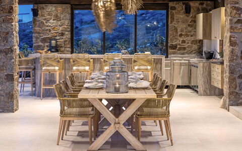 Villa Mitos: Meubilair, Hout, Interieur Ontwerp, Tafel, Stoel, Keuken En Eettafel, Flooring, Verdieping, Eetkamer, Huis