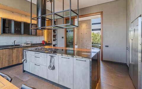 Villa Nadia: Keuken, Interieur Ontwerp, Flooring, Countertop, Verlichting, Plafond, Verdieping, Cabinetry, Toestel Van De Keuken, Lichte Inrichting