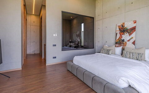 Villa Nadia: Flooring, Interieur Ontwerp, Slaapkamer, Verdieping, Plafond, Meubilair, Verlichting, Bed, Kamer, Huis