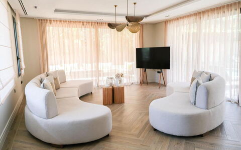 Villa Habiba: Meubilair, Interieur Ontwerp, Bankstel, Flooring, Verdieping, Woonkamer, Hout, Huis, Appartement, Verlichting