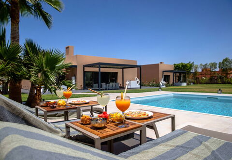 Villa Malika: Zwembad, Toevlucht, Buitenmeubels, Eco Hotel, Vrije Tijd, Schaduw, Landgoed, Landscaping, Tuin, Hacienda