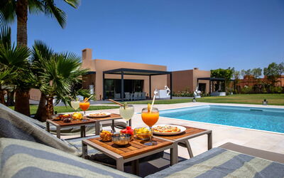 Villa Malika: Zwembad, Toevlucht, Buitenmeubels, Eco Hotel, Vrije Tijd, Schaduw, Landgoed, Landscaping, Tuin, Hacienda