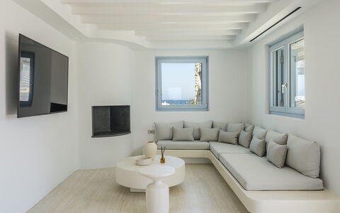 Villa Nikolas: Interieur Ontwerp, Appartement, Huis, Plafond, Woonkamer, Bankstel, Kussen Gooien, Ontwerp, Hoofdkussen