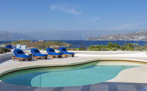 Villa Nikolas: Blauw, Water, Buitenmeubels, Zwembad, Toevlucht, Meubilair, Paraplu, Schaduw, Stoel, Eco Hotel