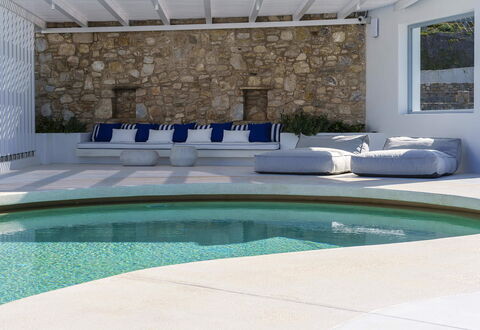 Villa Nikolas: Meubilair, Buitenmeubels, Samengesteld Materiaal, Zwembad, Toevlucht, Beton, Stoel, Natuurlijk Materiaal, Schaduw, Ontwerp