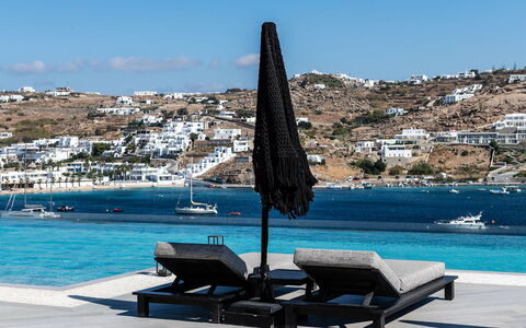 Villa Elettra: Meubilair, Buitenmeubels, Stoel, Ligstoel, Schaduw, Zee, Toevlucht, Vrije Tijd, Paraplu, Armleuning