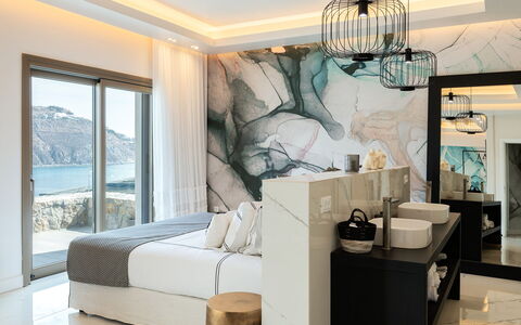 Villa Elettra: Meubilair, Interieur Ontwerp, Slaapkamer, Kamer, Plafond, Hoofdkussen, Gordijn, Stoel, Venster Behandeling, Hotel