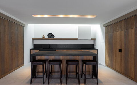Villa Pegaso: Interieur Ontwerp, Hout, Flooring, Meubilair, Plafond, Verdieping, Verlichting, Keuken, Huis, Countertop