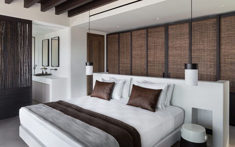 Villa Pegaso: Bed, Meubilair, Interieur Ontwerp, Slaapkamer, Flooring, Verdieping, Hout, Bedding, Laken, Kamer