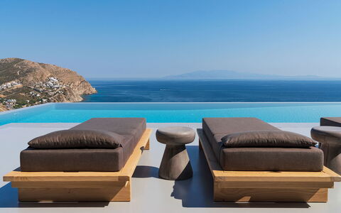 Villa Pegaso: Buitenmeubels, Hardwood, Ligstoel, Natuurlijk Materiaal, Chaise Longue, Zwembad, Toevlucht, Koffietafel, Wicker