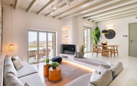 Villa Demetra: Meubilair, Interieur Ontwerp, Bankstel, Huis, Appartement, Woonkamer, Flooring, Verdieping, Kamer