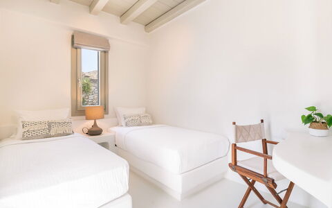 Villa Demetra: Muur, Verdieping, Huis, Appartement, Slaapkamer, Gieten, Balkon, Hoofdkussen, Bed, Bedding