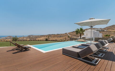 Villa Demetra: Houten Vloer, Buitenmeubels, Toevlucht, Schaduw, Hardwood, Zwembad, Eco Hotel, Ontwerp, Stoel, Dek